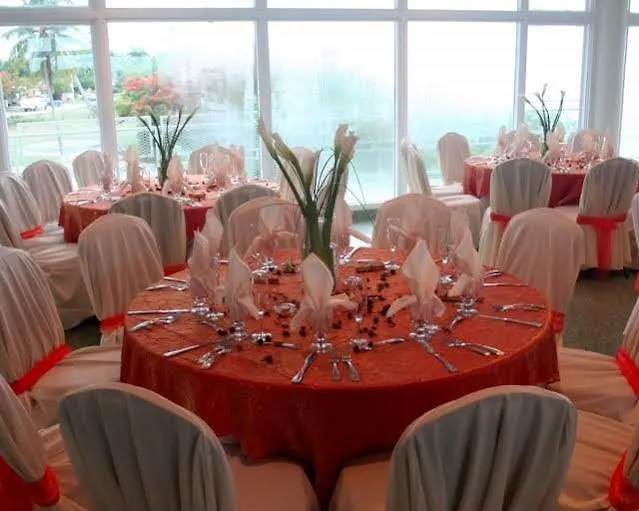 Faro Suites And Conference Center 아과디야 2*,